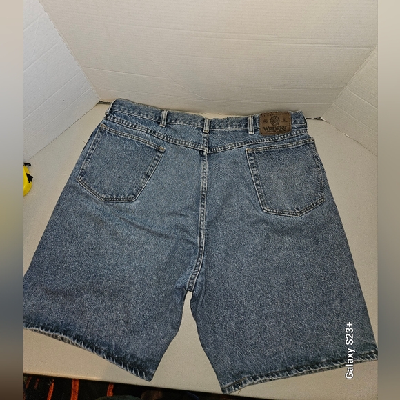 Wrangler Other - ==Wrangler shorts size 42